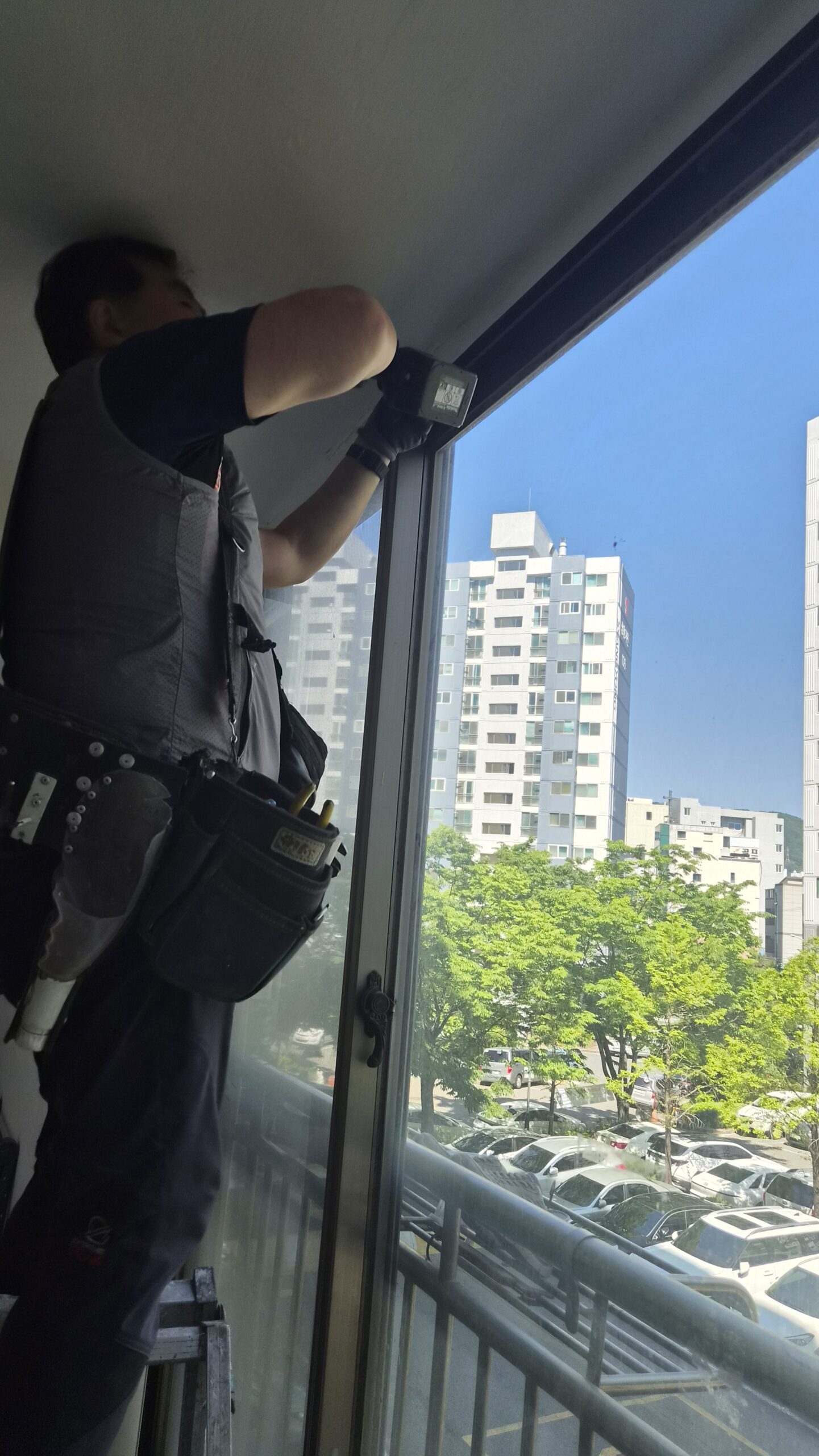 울산 북구 상안동 쌍용아진아파트 베란다 콤비 롤스크린 시공 시공 과정 3