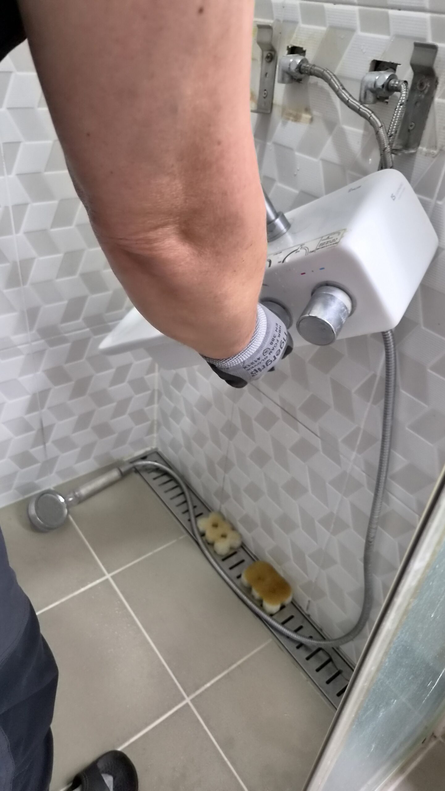 울산 북구 매곡동 에일린의뜰 욕실 수전 누수 해바라기 샤워기 철거 후 일반 수전 교체 시공 과정 3