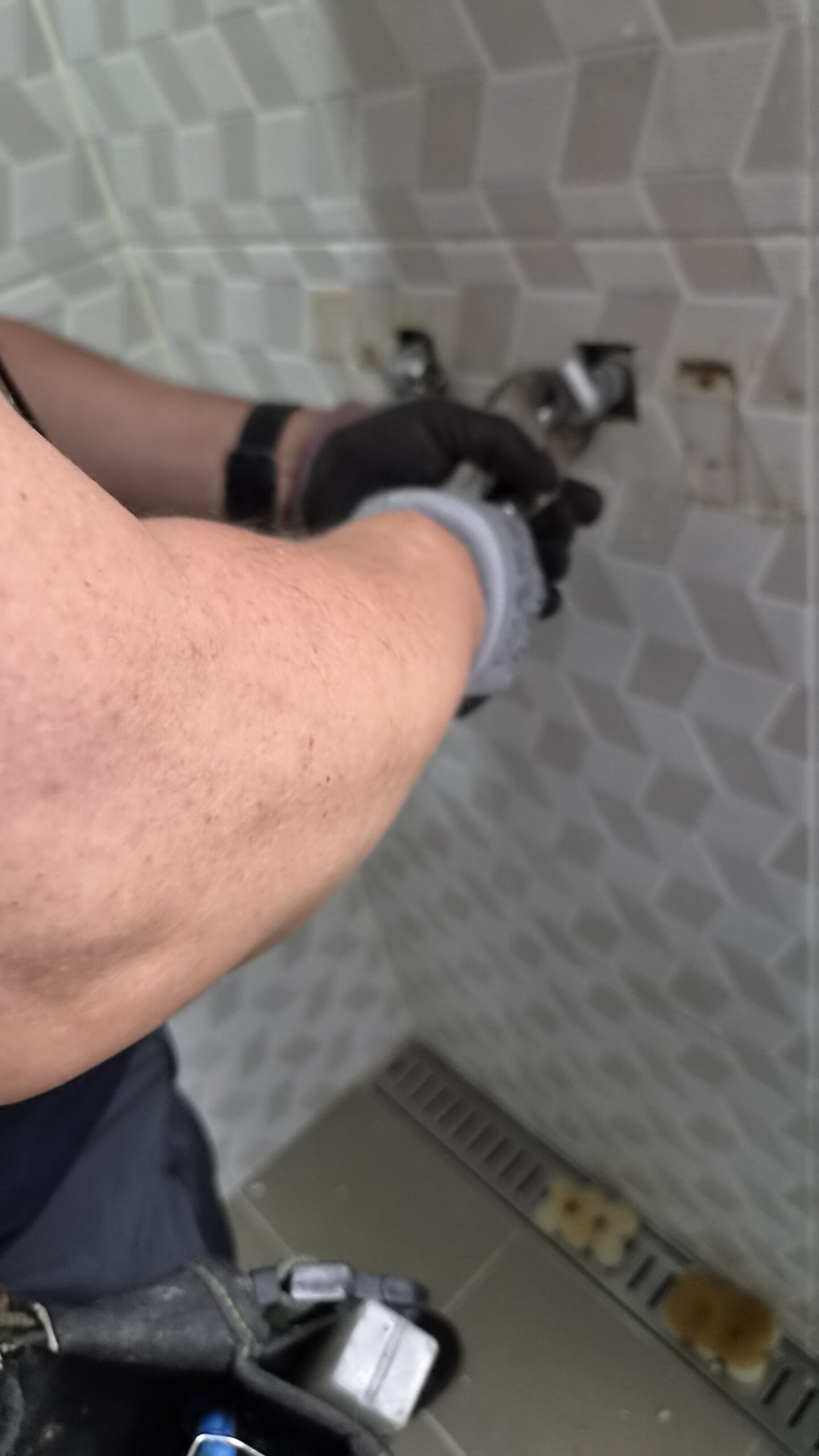 울산 북구 매곡동 에일린의뜰 욕실 수전 누수 해바라기 샤워기 철거 후 일반 수전 교체 시공 과정 4
